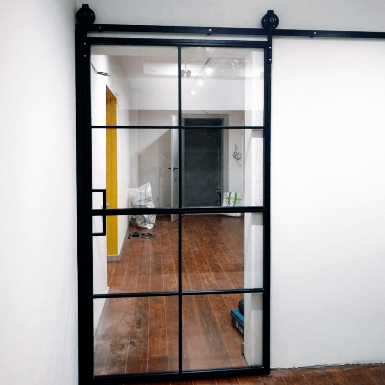 Стеклянные двери в стиле лофт: размеры, виды, цена | izSTEKLA